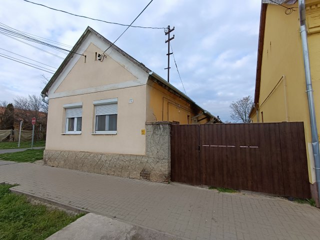 Eladó téglalakás, Dombóváron 6.9 M Ft, 1 szobás