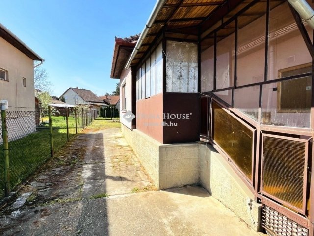 Eladó családi ház, Tápiószecsőn 38.9 M Ft, 2 szobás