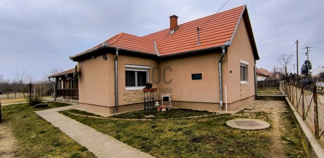 Eladó nyaraló, Pusztakovácsin 37.9 M Ft, 3 szobás