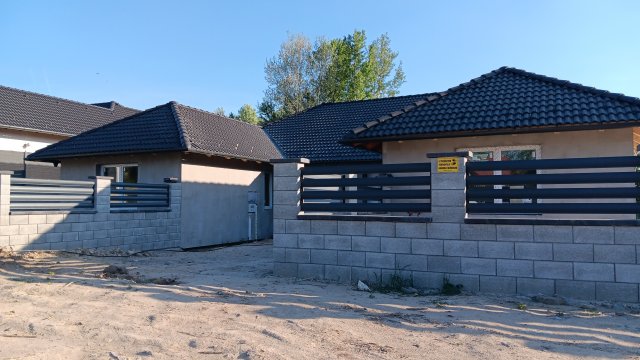 Eladó ikerház, Veresegyházon 99.999 M Ft, 4+1 szobás