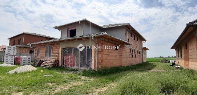 Eladó családi ház, Mohácson 59 M Ft, 6 szobás