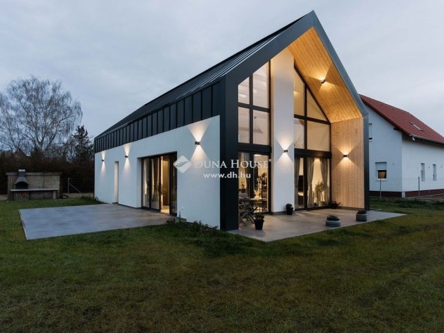 Eladó családi ház, Balatonkeresztúron 117 M Ft, 3+2 szobás