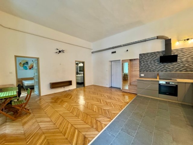 Kiadó téglalakás, albérlet, Pécsett 200 E Ft / hó, 2 szobás