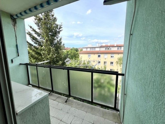 Eladó téglalakás, Veszprémben 45 M Ft, 2 szobás