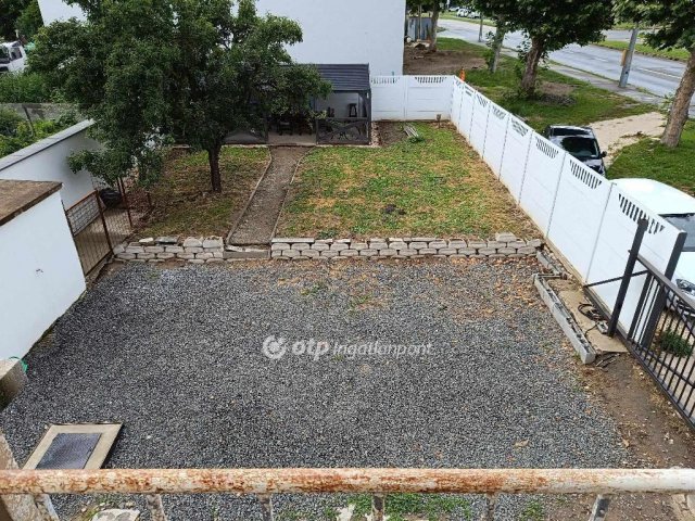 Eladó családi ház, Pécsett 105 M Ft, 9+1 szobás