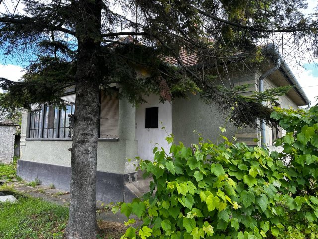 Eladó családi ház, Cecén 24.99 M Ft, 4 szobás