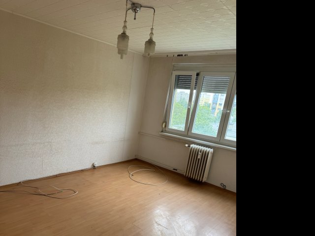 Eladó panellakás, Szegeden, Lugas utcában 38 M Ft, 1+1 szobás