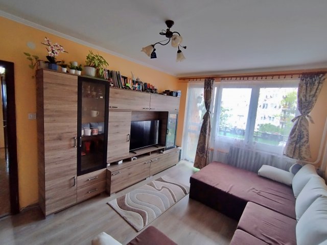 Eladó panellakás, Tatabányán 39.99 M Ft, 3 szobás