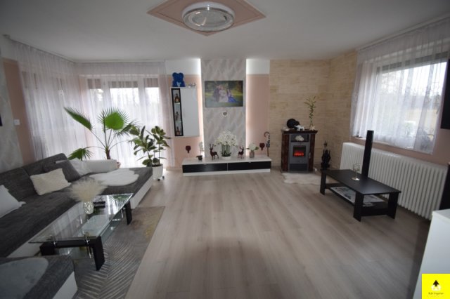 Eladó családi ház, Nagycenken 89.9 M Ft, 5 szobás