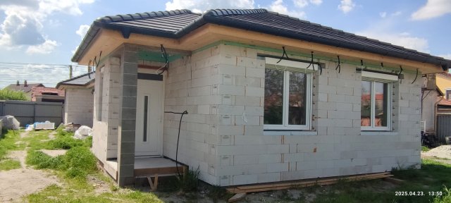 Eladó ikerház, Cegléden 60 M Ft, 4 szobás / költözzbe.hu