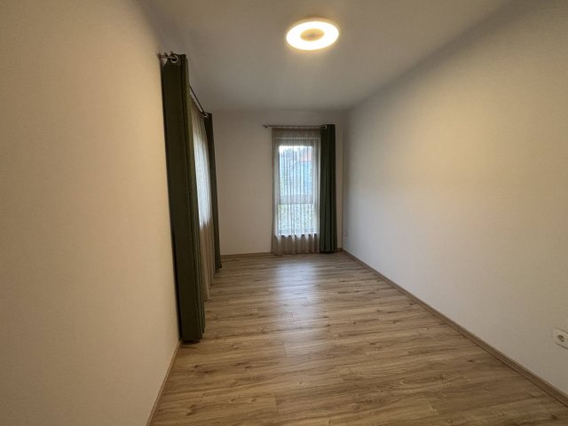 Kiadó téglalakás, albérlet, Tatán 450 E Ft / hó, 4 szobás