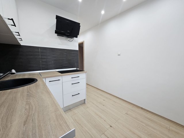 Eladó panellakás, Debrecenben 71.9 M Ft, 3 szobás