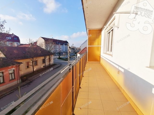 Eladó téglalakás, Kecskeméten 54 M Ft, 2 szobás