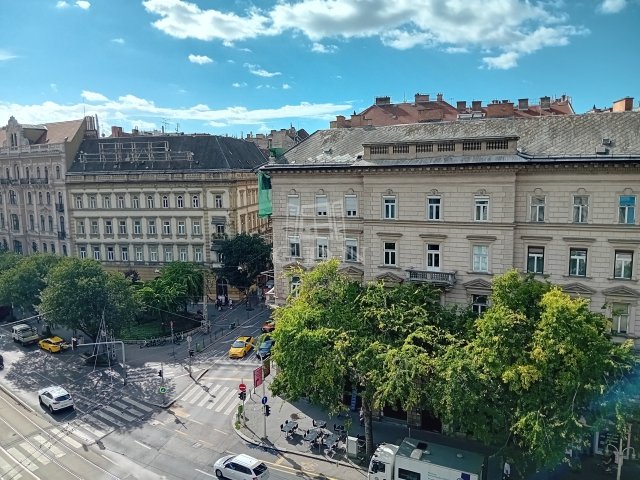 Eladó téglalakás, Budapesten, VII. kerületben, Erzsébet körúton