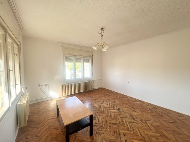 Eladó családi ház, Csetényben 42.9 M Ft, 3 szobás