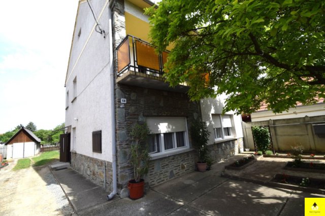 Eladó családi ház, Csepregen 65 M Ft, 4 szobás