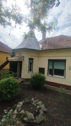 Eladó családi ház, Szolnokon 16 M Ft, 1 szobás