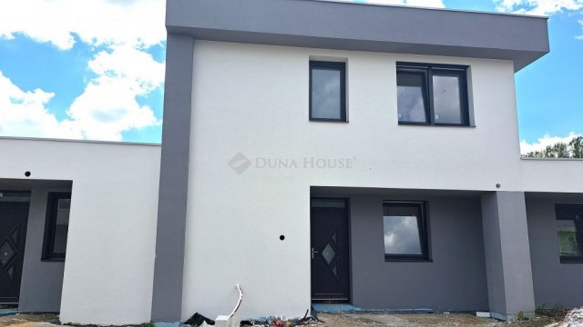 Eladó sorház, Ajkán 80 M Ft, 4 szobás / költözzbe.hu