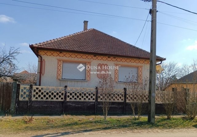 Eladó családi ház, Tápiószecsőn 55 M Ft, 7 szobás