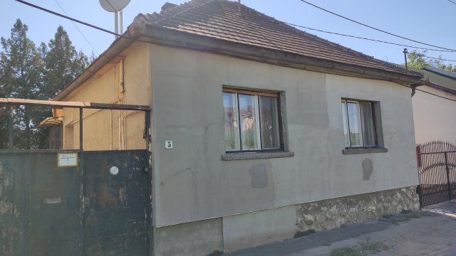 Eladó családi ház, Dorogon, Vasút soron 39.9 M Ft, 3 szobás