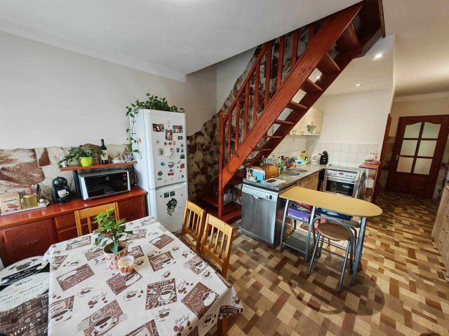 Eladó ikerház, Ajkán 54.5 M Ft, 4 szobás / költözzbe.hu
