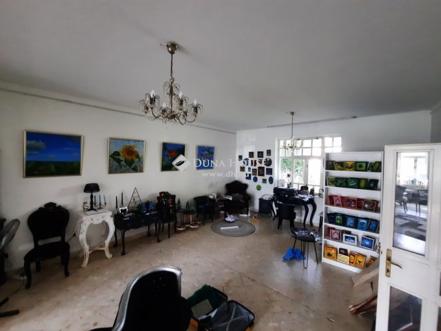 Eladó üzlethelyiség, Gödöllőn 320 M Ft, 6 szobás