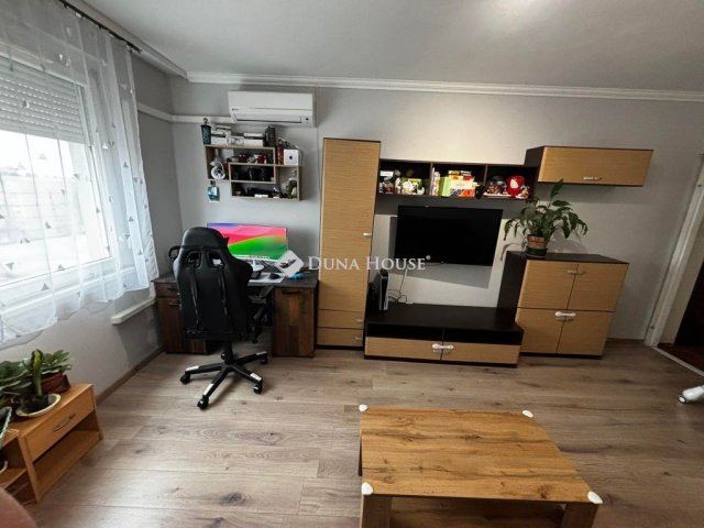 Eladó panellakás, Debrecenben 51.9 M Ft, 3 szobás