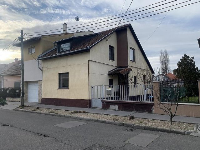 Eladó családi ház, Budapesten, XV. kerületben 89.9 M Ft