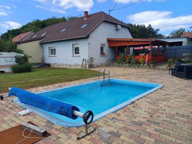 Eladó családi ház, Pilisjászfalun 95 M Ft, 6 szobás