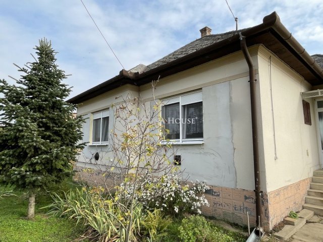 Eladó családi ház, Zsámbokon 46 M Ft, 3 szobás
