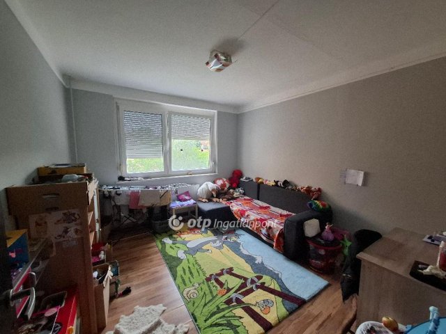 Eladó panellakás, Egerben 36.9 M Ft, 2 szobás
