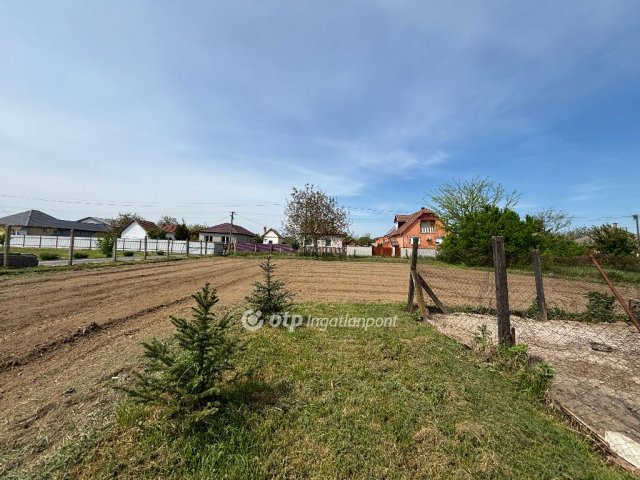 Eladó családi ház, Dombrádon 12.8 M Ft, 2 szobás