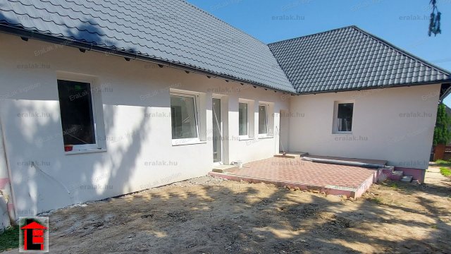 Eladó családi ház, Győrújbaráton 77.7 M Ft, 5 szobás
