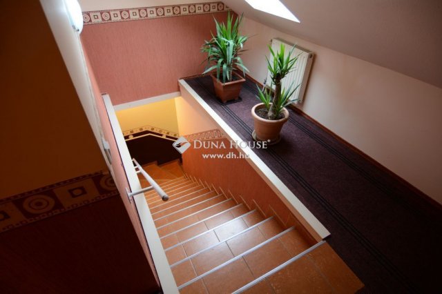 Eladó hotel, Nagykőrösön 170 M Ft, 7 szobás