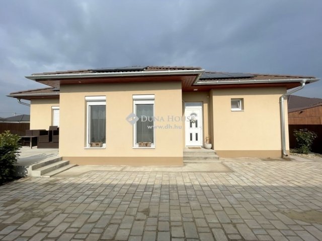 Eladó családi ház, Kecskeméten 87.9 M Ft, 4 szobás