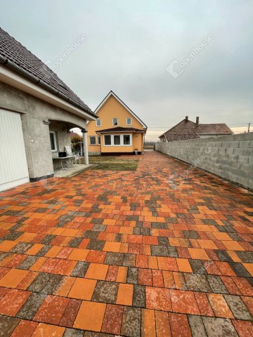 Eladó családi ház, Siófokon 109.9 M Ft, 6 szobás