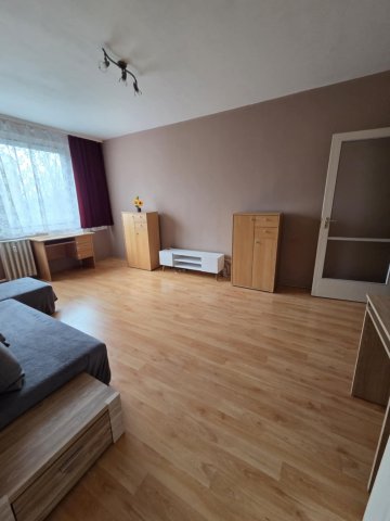 Eladó panellakás, Szegeden 43.9 M Ft, 3 szobás