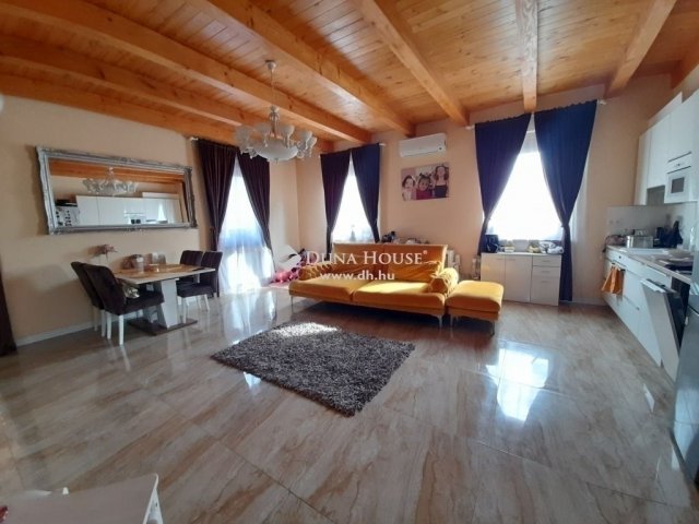 Eladó családi ház, Mogyoródon 220 M Ft, 6 szobás
