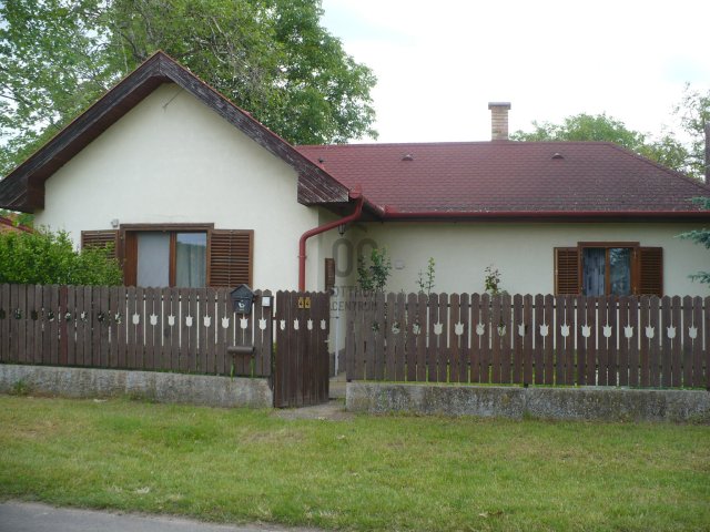 Eladó családi ház, Debrecenben 65 M Ft, 3 szobás