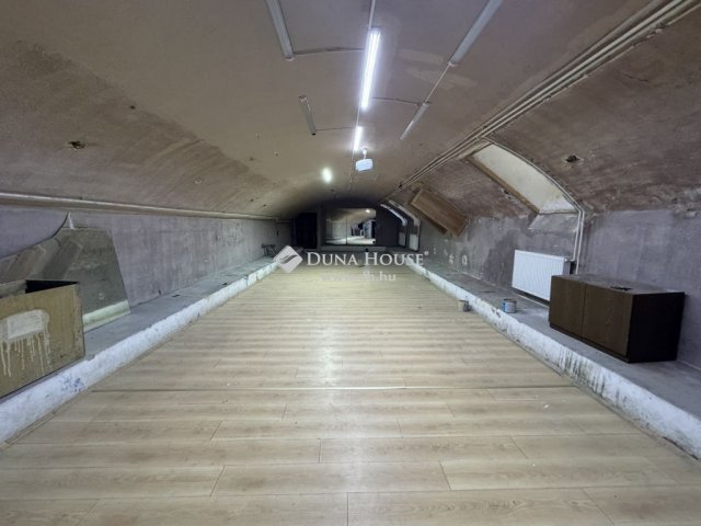 Eladó családi ház, Kecskeméten 150 M Ft, 7 szobás