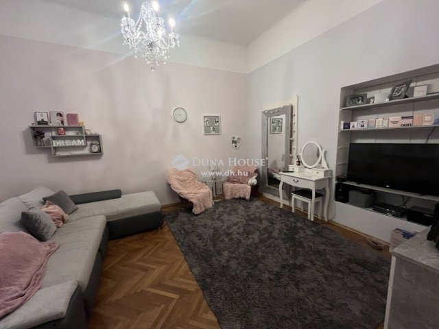 Eladó téglalakás, Szegeden 48 M Ft, 2 szobás