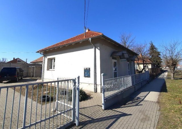 Eladó családi ház, Pilisen 52.99 M Ft, 2 szobás