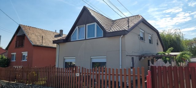 Eladó családi ház, Százhalombattán 146.9 M Ft, 6 szobás