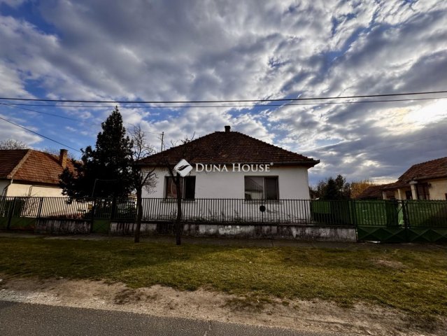 Eladó családi ház, Tápióságon 18 M Ft, 3 szobás