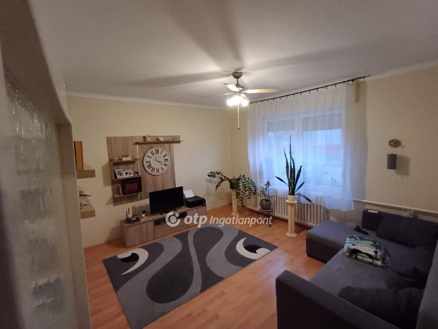 Eladó családi ház, Magyon 24.9 M Ft, 2+2 szobás