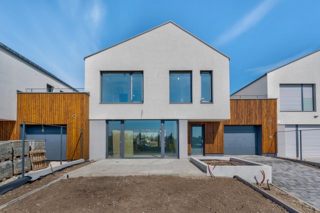 Eladó családi ház, Diósdon 250 M Ft, 5 szobás