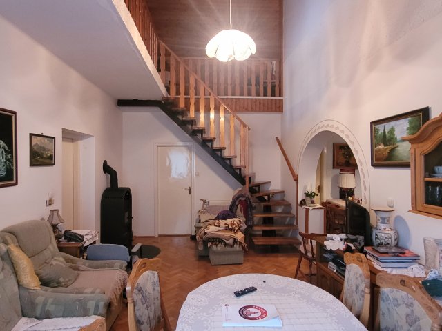 Eladó családi ház, Győrött 119 M Ft, 7+1 szobás