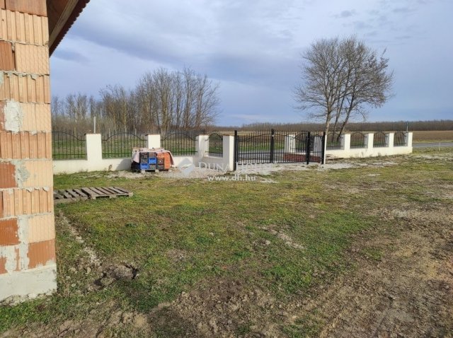Eladó családi ház, Buzsákon 65 M Ft, 3 szobás