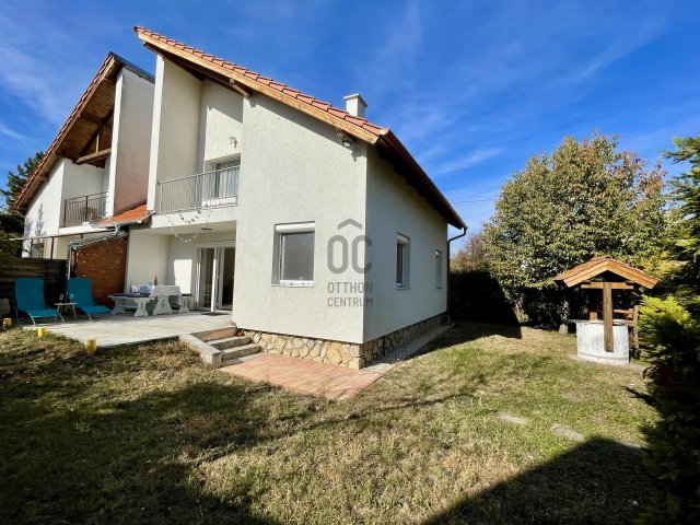 Eladó ikerház, Csopakon 117.9 M Ft, 4 szobás