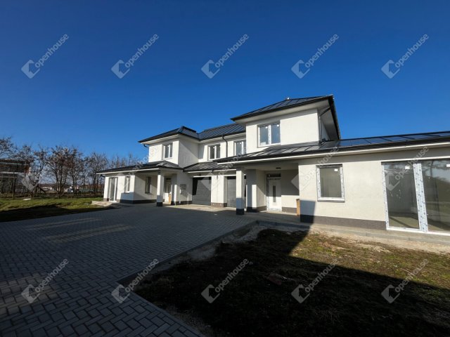 Eladó ikerház, Debrecenben 129.99 M Ft, 4 szobás